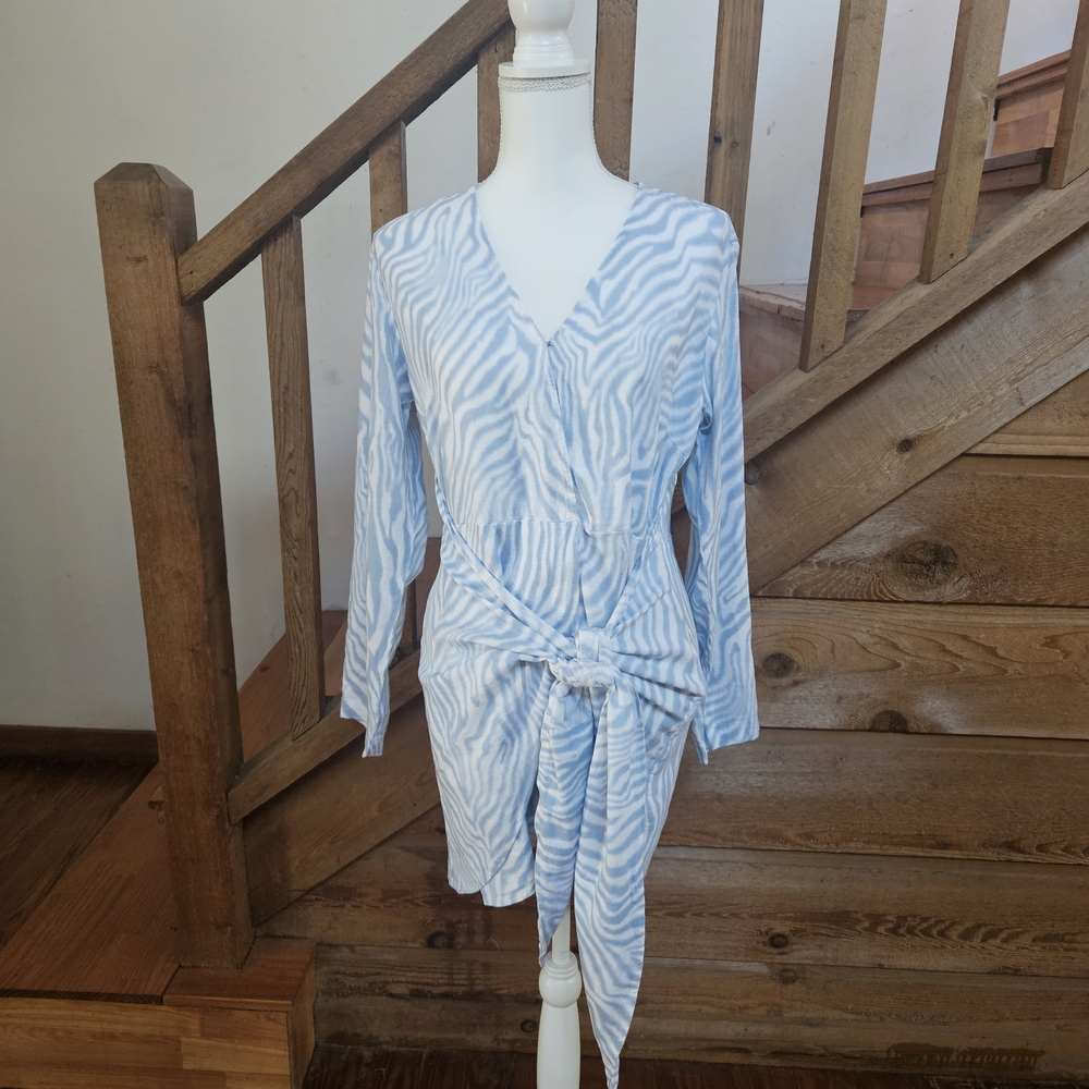 Michael Kors Light Blue and White Zebra Print Mini Dress 🤍🩵